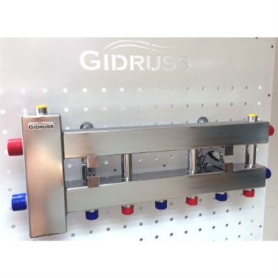 Коллектор с гидрострелкой "компакт" Gidruss BMKSS-60-4D из нержавеющей стали (до 60 кВт, G 1'' НР, 4 контура: 3 вниз, 1 в сторону 3/4" НР, Межосевое расстояние 90 мм)
